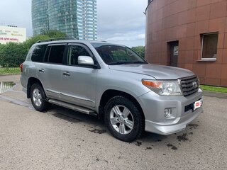 2012 Toyota Land Cruiser 200 Series Рестайлинг 1, серебристый, 3700000 рублей, вид 3