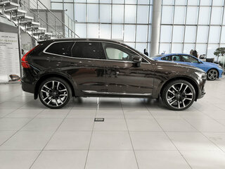 2021 Volvo XC60 II Рестайлинг, коричневый, 4150000 рублей, вид 4