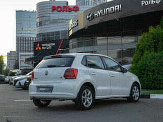 2010 Volkswagen Polo V, белый, 583000 рублей, вид 4