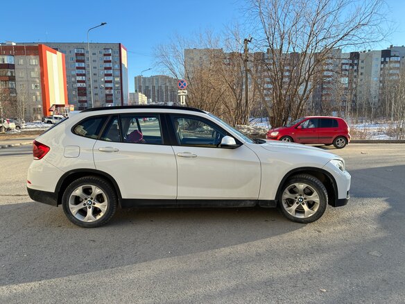 2012 BMW X1 18i I (E84) Рестайлинг, белый, 1250000 рублей - вид 3