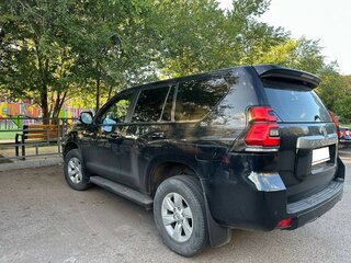 2017 Toyota Land Cruiser Prado 150 Series Рестайлинг 2, чёрный, 5000000 рублей, вид 4