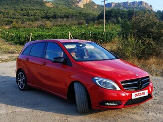 2014 Mercedes-Benz B-Класс 180 II (W246), красный, 850000 рублей, вид 3