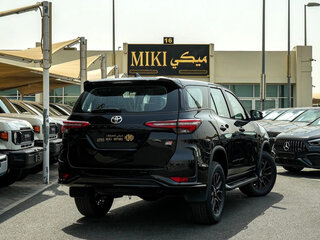 2026 Toyota Fortuner II Рестайлинг, чёрный, 4850000 рублей, вид 4