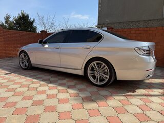 2010 BMW 5 серии 523i VI (F10/F11/F07), серебристый, 1600000 рублей, вид 5