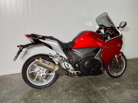 2011 Honda VFR 1200, красный, 669000 рублей, вид 2