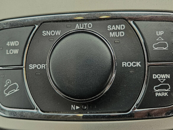 2011 Jeep Grand Cherokee IV (WK2), белый, 1900000 рублей - вид 4
