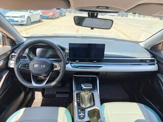 2023 Geely Emgrand II, серебристый, 1350000 рублей, вид 5