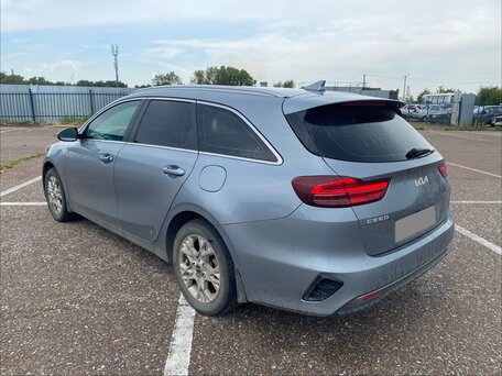 2021 Kia Ceed III Рестайлинг, серый, 1670000 рублей, вид 3