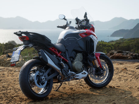 2026 Ducati Multistrada V4, красный, 3390000 рублей, вид 4