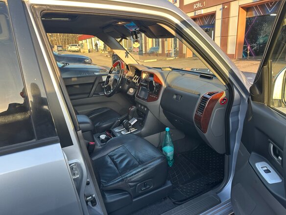 2006 Mitsubishi Pajero III Рестайлинг, серебристый, 1150000 рублей - вид 10