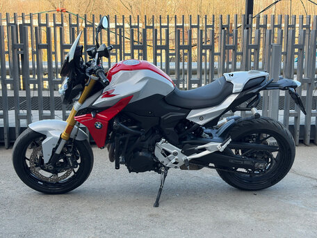 2021 BMW F 900 R, красный, 900000 рублей, вид 1