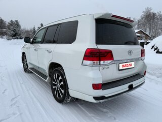 2019 Toyota Land Cruiser 200 Series Рестайлинг 2, белый, 7900000 рублей, вид 3