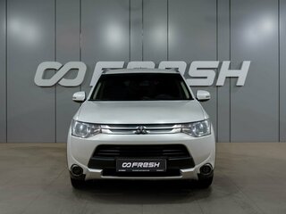 2014 Mitsubishi Outlander III Рестайлинг, белый, 1689000 рублей, вид 3
