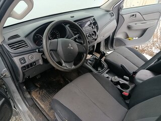 2015 Mitsubishi L200 V, серый, 1200000 рублей, вид 4