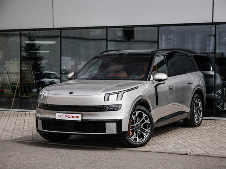 Lynk & Co 900