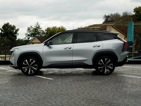 2026 Geely Atlas II, серебристый, 4229990 рублей - вид 5
