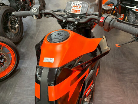 2023 KTM 890 Duke GP, оранжевый, 900000 рублей, вид 5