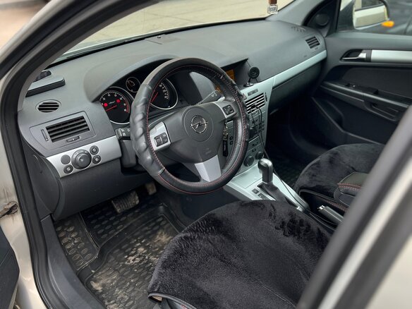 2009 Opel Astra H Рестайлинг, серебристый, 800000 рублей - вид 3