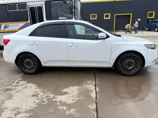 2012 Kia Cerato 6-speed II, белый, 600000 рублей, вид 3