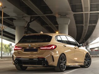 2021 BMW 1 серии M135i xDrive III (F40), бежевый, 4300000 рублей, вид 4