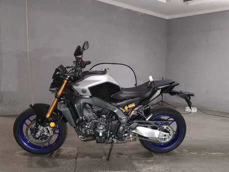2024 Yamaha MT-09 (FZ-09), серебристый, 930000 рублей, вид 1