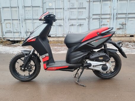 2018 Aprilia SR 125, чёрный, 199000 рублей, вид 2