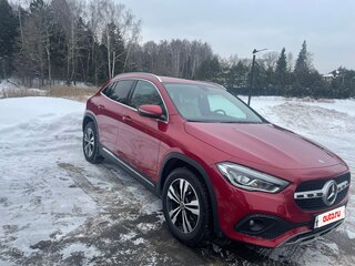 2020 Mercedes-Benz GLA 200 II (H247), красный, 3200000 рублей, вид 1