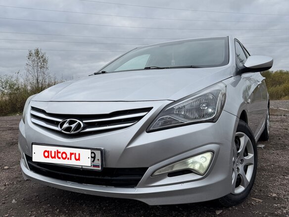 2014 Hyundai Solaris I, серебристый, 750000 рублей - вид 2