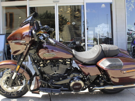 2024 Harley-Davidson CVO Street Glide, пурпурный, 4300000 рублей, вид 2