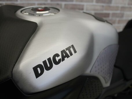 2021 Ducati Streetfighter V4, чёрный, 2085000 рублей, вид 5