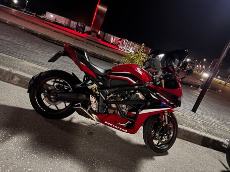 2021 Honda CB 650R, красный, 1000000 рублей, вид 3