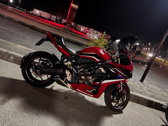 2021 Honda CB 650R, красный, 1000000 рублей - вид 2