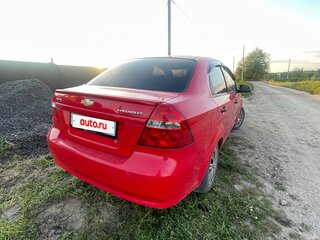 2010 Chevrolet Aveo I Рестайлинг, красный, 330000 рублей, вид 4
