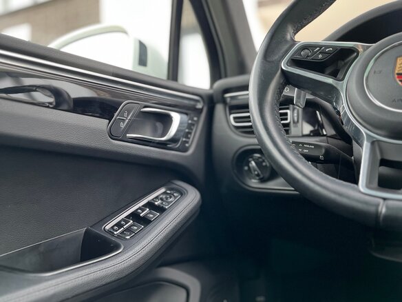 2021 Porsche Macan S I Рестайлинг, белый, 4500000 рублей - вид 22