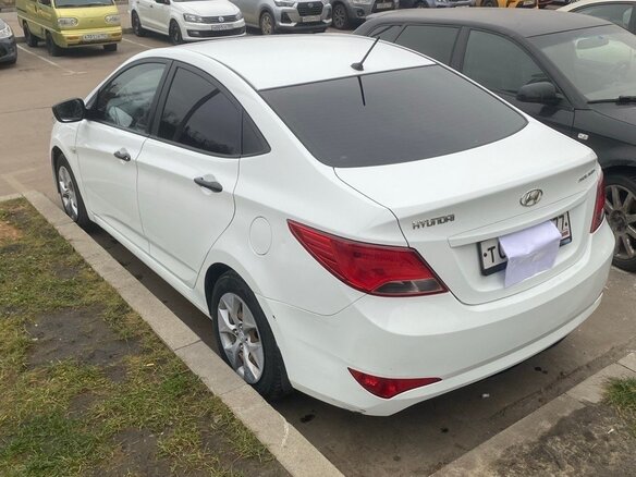 2014 Hyundai Solaris I Рестайлинг, белый, 750000 рублей - вид 5