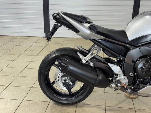 2011 Yamaha FZ1, серебристый, 695000 рублей - вид 12