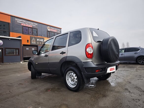 2017 Chevrolet Niva I Рестайлинг, серый, 650000 рублей - вид 5