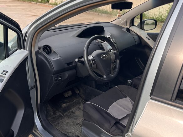 2007 Toyota Yaris Multimode II, серебристый, 530000 рублей - вид 5