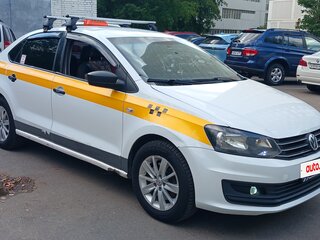 2020 Volkswagen Polo V Рестайлинг, жёлтый, 725000 рублей, вид 3