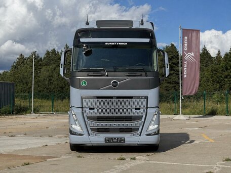 2026 Volvo FH, белый, 18520028 рублей, вид 2
