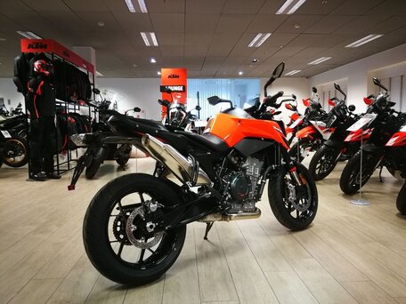 2026 KTM 790 Duke, оранжевый, 1150000 рублей, вид 3