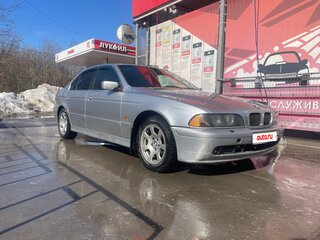 2001 BMW 5 серии 525i IV (E39) Рестайлинг, серебристый, 700000 рублей, вид 3