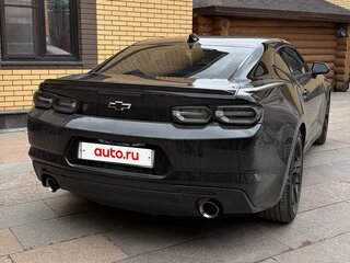 2022 Chevrolet Camaro 10-speed VI Рестайлинг, чёрный, 2800000 рублей, вид 3