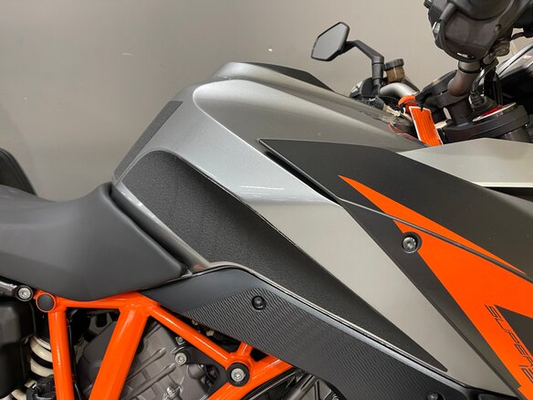 2017 KTM 1290 Super Duke GT, чёрный, 990000 рублей - вид 15