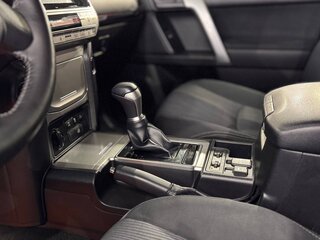2018 Toyota Land Cruiser Prado 150 Series Рестайлинг 2, белый, 3850000 рублей, вид 5