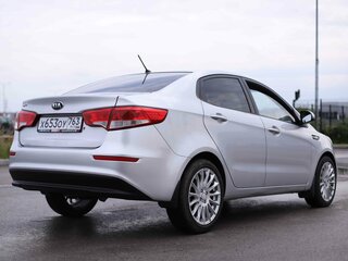 2015 Kia Rio III Рестайлинг, серебристый, 719925 рублей, вид 5