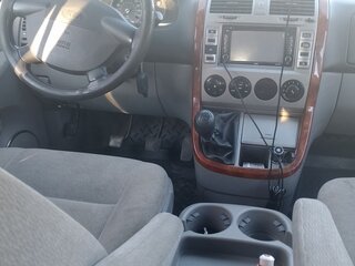 2004 Kia Carnival I Рестайлинг, бежевый, 700000 рублей, вид 4