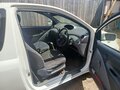 2002 Toyota Vitz I (P10), белый, 350000 рублей - вид 3