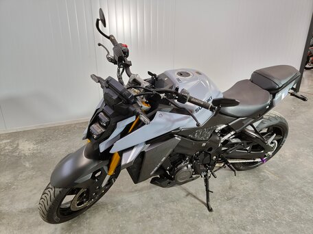 2022 Suzuki GSX-S 1000, серый, 1049000 рублей, вид 3