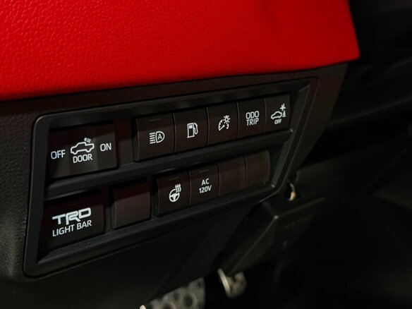 2025 Toyota Tundra CrewMax III, чёрный - вид 24